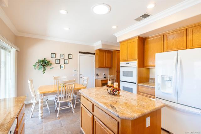 2059 Avocado Knoll Lane, Fallbrook CA: https://media.crmls.org/mediaz/7049842b-9e25-4b09-9073-4fdda44dda64.jpg