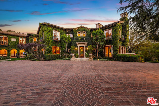 1550 Amalfi Drive, Pacific Palisades CA: https://media.crmls.org/mediaz/7049f857-dfeb-4c72-ac3e-c0f98b9c7096.jpg
