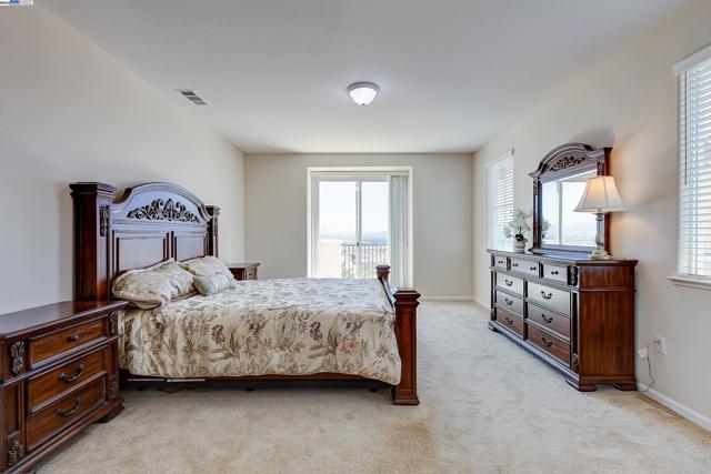 2528 AMANTEA WAY, Dublin CA: https://media.crmls.org/mediaz/7049f909-661e-4b5d-abc1-88552858b1ec.jpg