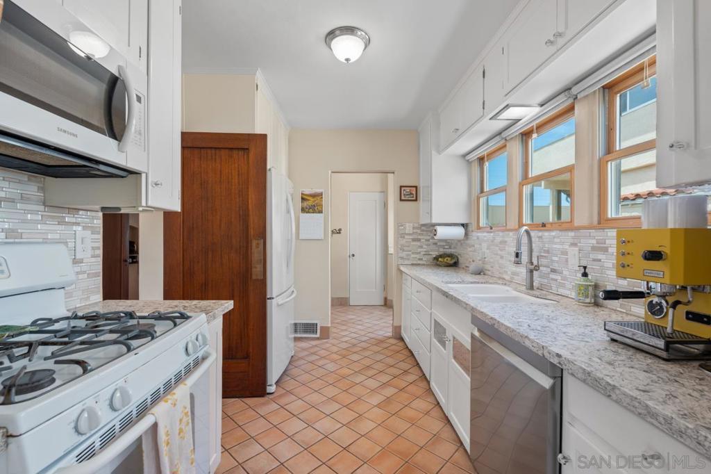 3576 Villa Terrace - photo 14