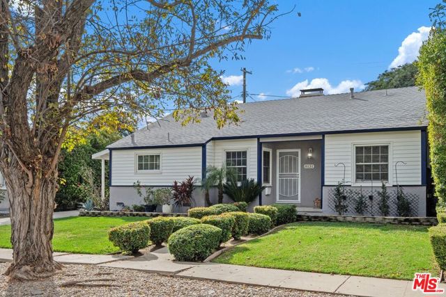 8131 Paso Robles Avenue, Lake Balboa CA: https://media.crmls.org/mediaz/704a88f9-0980-4e7a-8460-eb5da31f9090.jpg