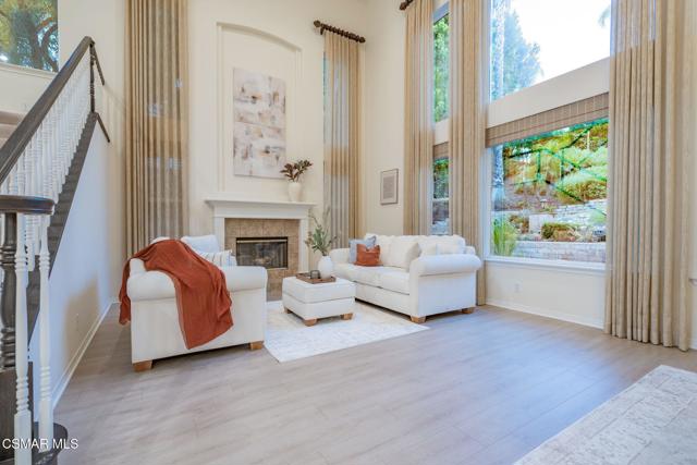 535 Winncastle Street, Simi Valley CA: https://media.crmls.org/mediaz/704a8a39-a489-461e-9095-bedd58725564.jpg