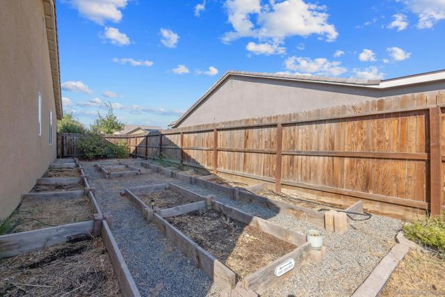 495 Pearl Dr, Lemoore CA: https://media.crmls.org/mediaz/704a8c3e-eefe-40d5-9ade-1a2c7d2e8eb2.jpg