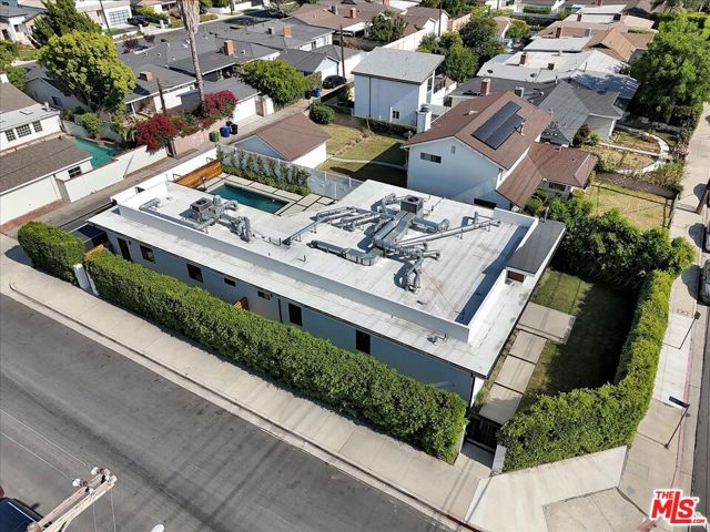 5456 Hazeltine Avenue, Sherman Oaks CA: https://media.crmls.org/mediaz/704aaadd-78a0-4d20-828d-b714dff1ef96.jpg