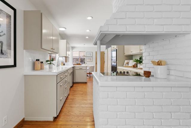 2050 Wooded Glen Drive, Los Altos CA: https://media.crmls.org/mediaz/704b6aa4-6c47-457d-9e3e-86f02c3b3667.jpg