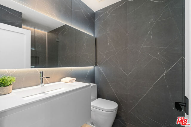 1146 Sierra Alta Way, Los Angeles CA: https://media.crmls.org/mediaz/704bbf37-3059-4cf3-98a2-d9b124222733.jpg