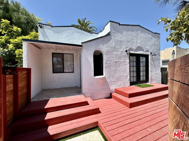2927 S West View Street, Los Angeles CA: https://media.crmls.org/mediaz/704bdbf2-62f9-4184-9f58-b19dbaae7dfc.jpg