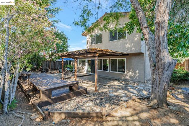 4414 Willow Glen Ct, Concord CA: https://media.crmls.org/mediaz/704c26ed-af52-4ebb-82cd-1c73e3886cdc.jpg