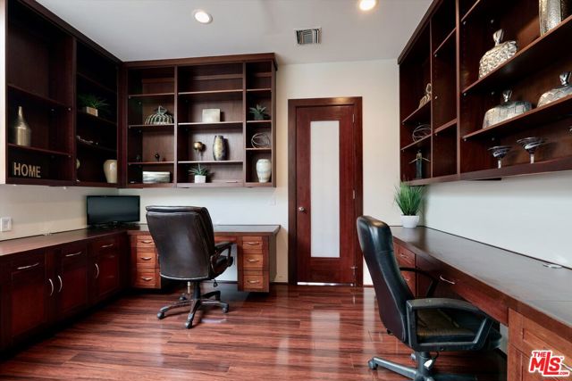 8835 Evanview Drive, Los Angeles CA: https://media.crmls.org/mediaz/704c4ee3-9b53-44d8-9a42-7121c60cdb3e.jpg