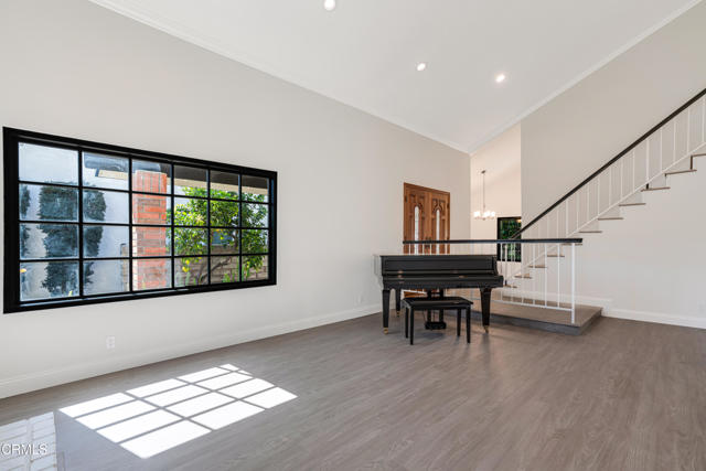 Detail Gallery Image 14 of 49 For 1093 Evenstar Ave, Westlake Village,  CA 91361 - 5 Beds | 2/1 Baths