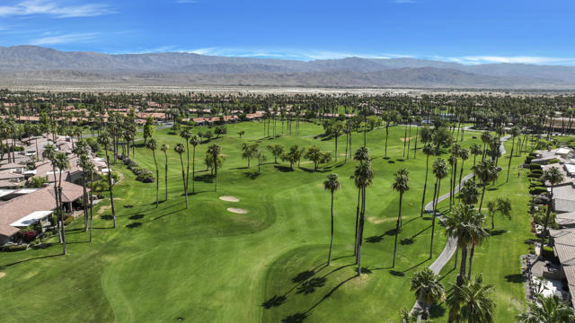 76099 Impatiens Circle, Palm Desert CA: https://media.crmls.org/mediaz/704cf513-5cf3-4c30-9ecc-cacd638dcbfc.jpg