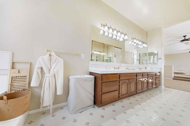 2173 Twisted Oak Ln Lane, Alpine CA: https://media.crmls.org/mediaz/704d60a6-6973-4a5a-818b-72dc333b1558.jpg