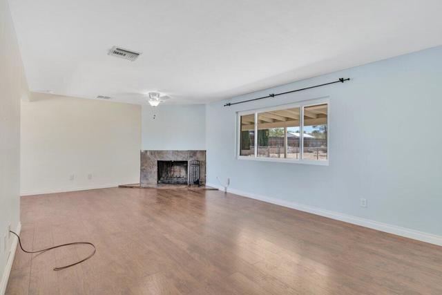 7592 Hanford Avenue, Yucca Valley CA: https://media.crmls.org/mediaz/704e3551-4c77-4ce8-a3e2-d1e6cc73ac21.jpg