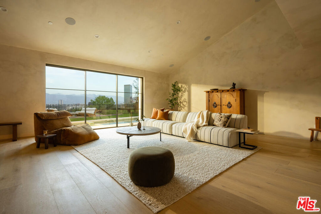 3620 Wrightwood DriveStudio City img 2