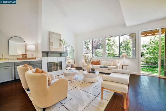 1364 Canyon Side Ave, San Ramon CA: https://media.crmls.org/mediaz/704f1bde-c56c-460a-9f10-ab75f8cc65c3.jpg