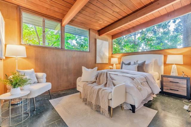 26 Roosevelt Circle, Palo Alto CA: https://media.crmls.org/mediaz/704f324b-f153-47ef-80b2-40c5c0d7c837.jpg