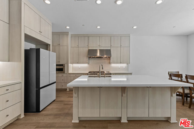 20723 W Deer Grass Court, Porter Ranch CA: https://media.crmls.org/mediaz/704ff7fc-1d6f-42c9-86fe-867d097a541e.jpg