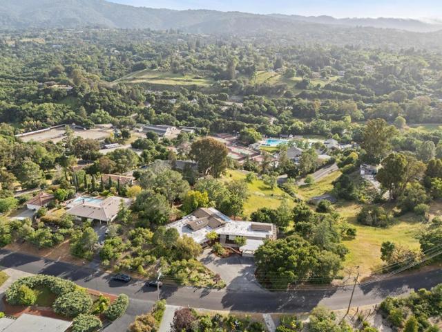 12675 La Cresta Drive, Los Altos Hills CA: https://media.crmls.org/mediaz/7050023d-d253-4aab-841e-ffb0cfab319a.jpg