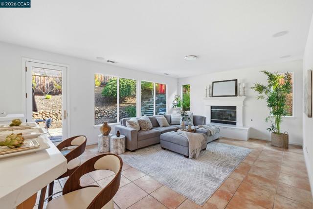 Image 24 of 59 For 868 Deer Spring Cir