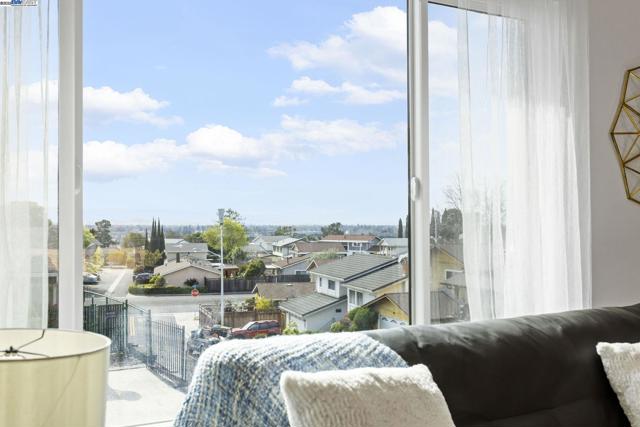 365 Monaco Ave, Union City CA: https://media.crmls.org/mediaz/70502734-e57d-43a1-966f-23487846004a.jpg