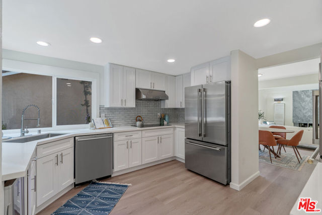 19 Rippling, Irvine CA: https://media.crmls.org/mediaz/7050dc0a-b77c-4299-ae4d-4fd7d76a3180.jpg