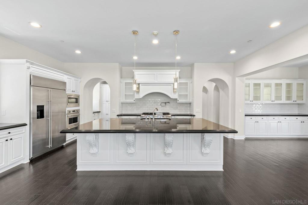 8306 The Landing Way - photo 12