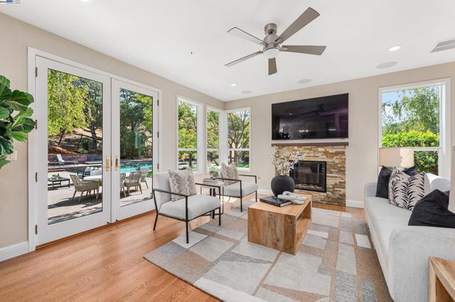 1398 Benedict Ct, Pleasanton CA: https://media.crmls.org/mediaz/7050f68a-a01d-4815-a6b7-b3bbeaddbd6e.jpg