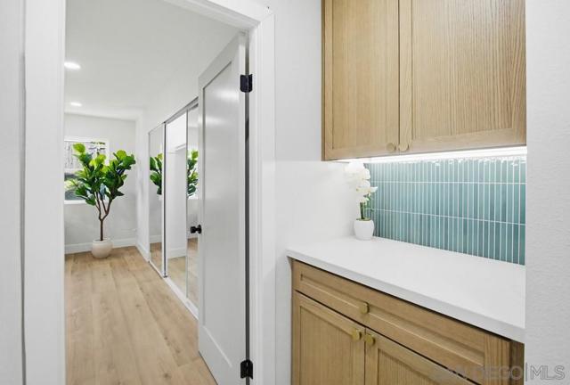 9555 Via Pereza, San Diego CA: https://media.crmls.org/mediaz/70514eda-408e-4877-96dc-13c2b00bd840.jpg