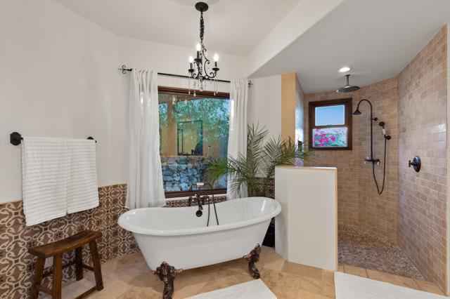 2489 Tuscany Heights Drive, Palm Springs CA: https://media.crmls.org/mediaz/70515176-235c-4902-8890-8d1f91022c9b.jpg