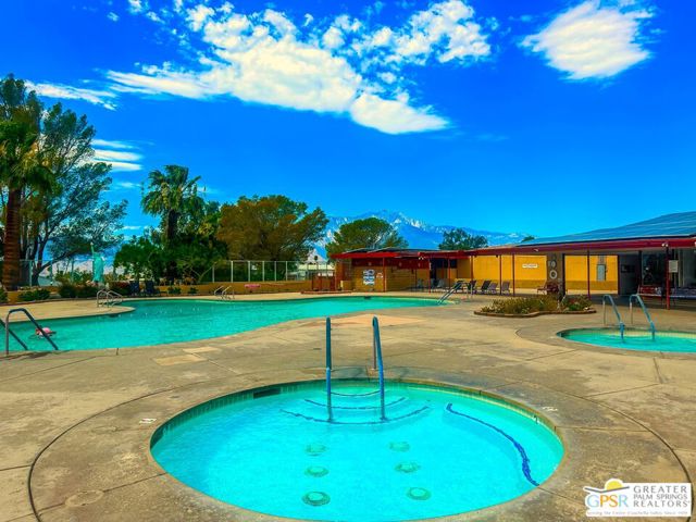 69490 Parkside Drive, Desert Hot Springs CA: https://media.crmls.org/mediaz/7051cb62-5965-4332-acda-3003aa9c745c.jpg