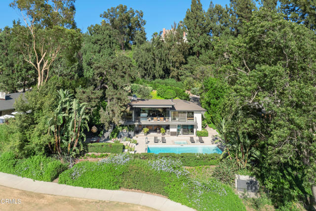1240 Chateau Road, Pasadena CA: https://media.crmls.org/mediaz/7051d1be-9a46-4b48-afb3-9c8e4ddad99a.jpg