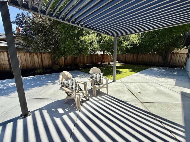 1926 Paseo Del Cajon, Pleasanton CA: https://media.crmls.org/mediaz/7051dbf5-5561-46f1-9bc2-5b19aa538a3d.jpg