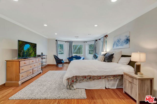 5025 Delita Place, Woodland Hills CA: https://media.crmls.org/mediaz/705205d7-066d-4f80-b4a0-d4f6391eadfd.jpg