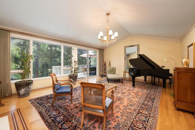 1162 Barroilhet Drive, Hillsborough CA: https://media.crmls.org/mediaz/7052891f-31ba-458d-bc9c-eac96f9deeb4.jpg