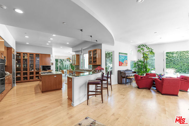 222 Avondale Avenue, Los Angeles CA: https://media.crmls.org/mediaz/7053078c-d7ad-429b-b5e6-3108f48dc9c1.jpg