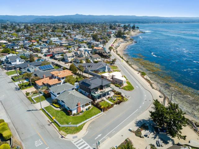 102 32nd Avenue, Santa Cruz CA: https://media.crmls.org/mediaz/70531ae5-2503-46d0-92f0-5d44e23fc330.jpg