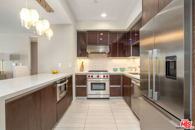 441 S Barrington Avenue, Los Angeles CA: https://media.crmls.org/mediaz/7053a018-f53c-4946-9a29-678852eb9a4a.jpg