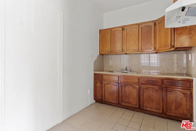 223 N Breed Street, Los Angeles CA: https://media.crmls.org/mediaz/705494de-c6df-4584-b650-0bd459e100a0.jpg