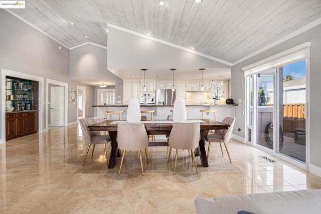 737 Willow Lake Rd, Discovery Bay CA: https://media.crmls.org/mediaz/7054a089-0848-4d3c-bb7f-bd70634f061a.jpg