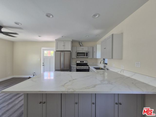 6641 Chimineas Avenue, Reseda CA: https://media.crmls.org/mediaz/7054a209-805f-4755-b5e3-c3ad92545a33.jpg