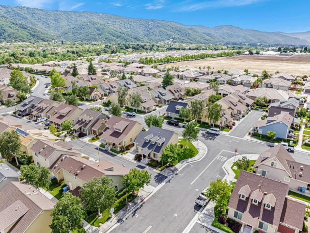 1554 Rosette Way, Gilroy CA: https://media.crmls.org/mediaz/7054b04d-0a1e-485f-be0f-b3648d4a694a.jpg