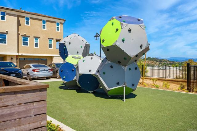 1229 Sunrise, San Marcos CA: https://media.crmls.org/mediaz/7054ca3b-4ee6-4dc8-96b8-44a4a10fe4a3.jpg