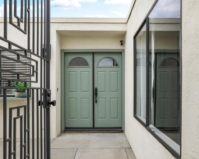 1713 Grand Bahama W Drive, Palm Springs CA: https://media.crmls.org/mediaz/70550762-0d3e-4bc6-a357-a3c3e5e15843.jpg