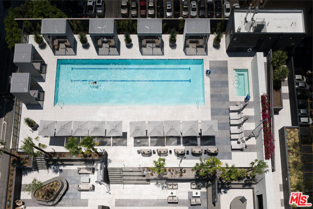 801 S OLIVE Street, Los Angeles CA: https://media.crmls.org/mediaz/7055129d-c52e-4d66-94c1-982f8cbd80f8.jpg