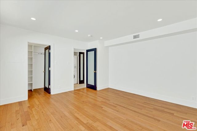 210 S Hamilton Drive, Beverly Hills CA: https://media.crmls.org/mediaz/70555c39-53ca-4637-bda7-80d77f7c5aae.jpg