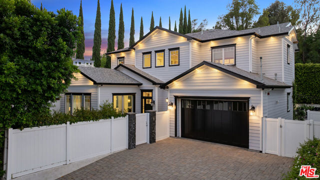 4439 Petit Avenue photo 1