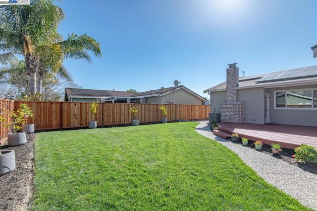 6767 Taffy Ct, Pleasanton CA: https://media.crmls.org/mediaz/70568850-6b60-42aa-b24d-411aabc6b61b.jpg