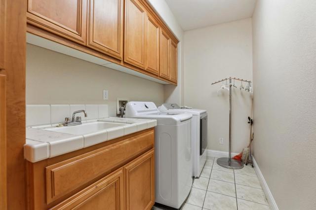 480 Winter Creek Way, Morgan Hill CA: https://media.crmls.org/mediaz/7056e160-fdac-4745-8815-8b8adac1c323.jpg