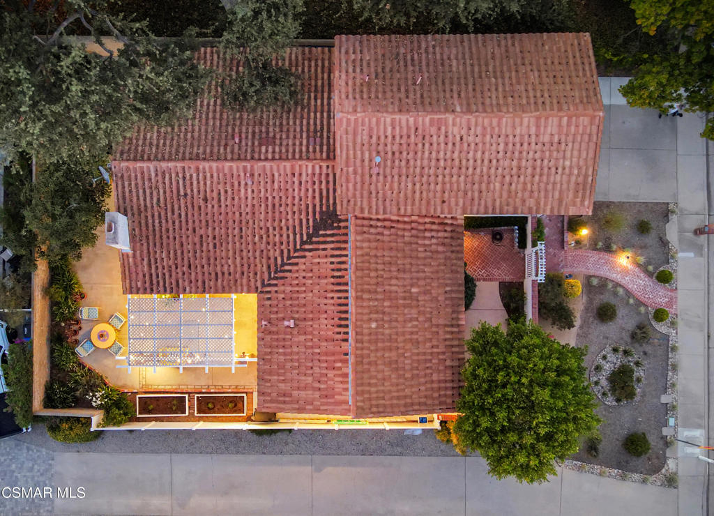 https://media.crmls.org/mediaz/70574619-0213-4a55-9674-1fdf9f6d0454.jpg?preset=X-Large