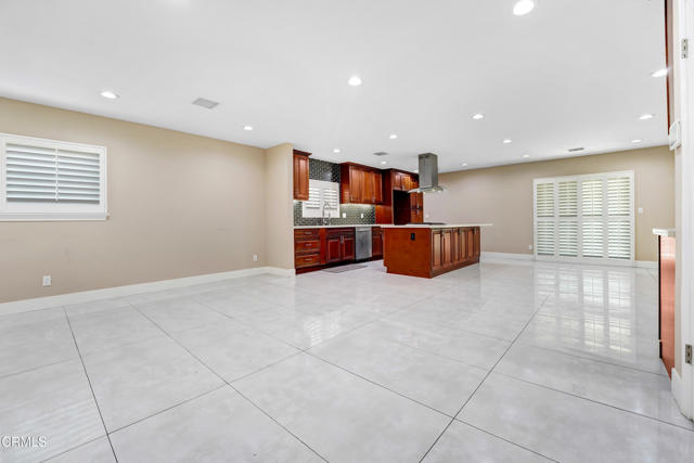 10530 Rubio Avenue, Granada Hills CA: https://media.crmls.org/mediaz/70578a0d-0127-4c85-8e93-0c08fc1601cf.jpg